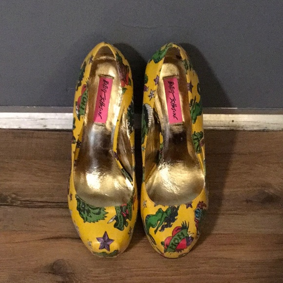 Betsey Johnson shoes - Picture 2 of 2